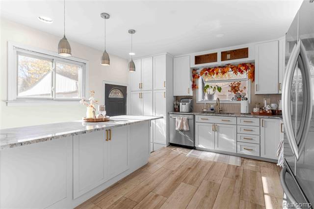 Builiding view seven for 31549 John Hauk, Garden City, MI. 48135