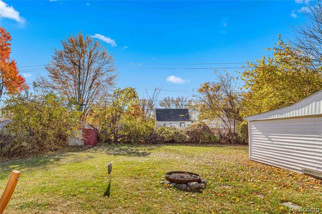 Builiding view twenty eight for 31549 John Hauk, Garden City, MI. 48135