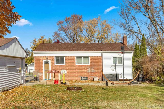 Builiding view twenty five for 31549 John Hauk, Garden City, MI. 48135