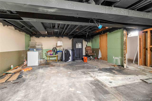 Builiding view twenty one for 31549 John Hauk, Garden City, MI. 48135