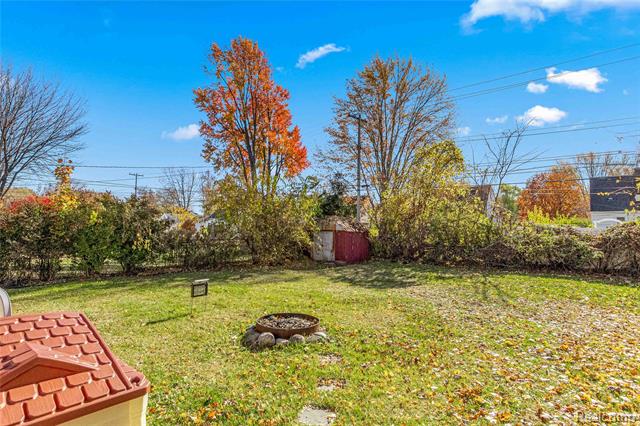 Builiding view twenty seven for 31549 John Hauk, Garden City, MI. 48135