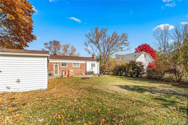 Builiding view twenty six for 31549 John Hauk, Garden City, MI. 48135