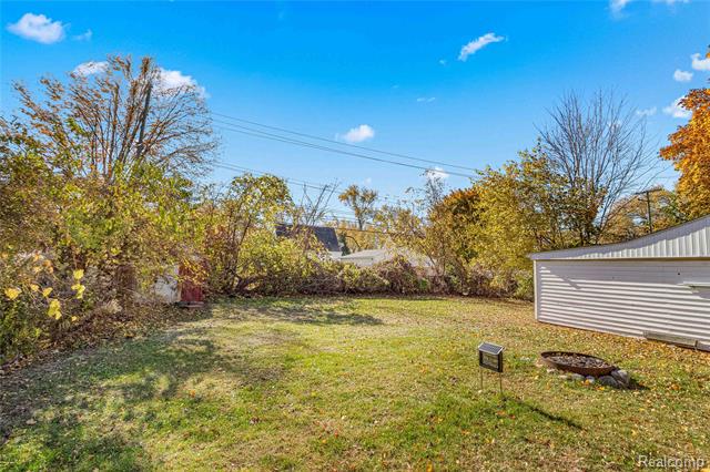 Builiding view twenty three for 31549 John Hauk, Garden City, MI. 48135