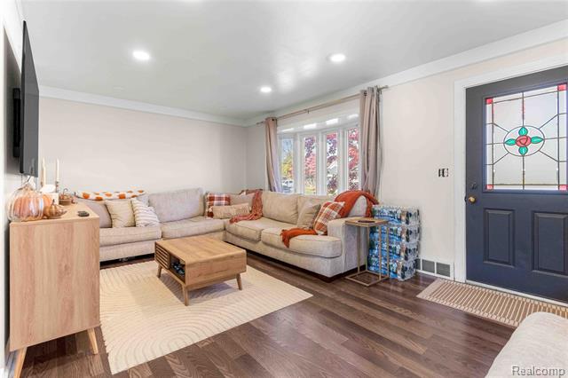 Builiding view two for 31549 John Hauk, Garden City, MI. 48135