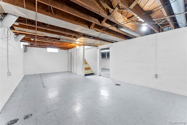 Builiding view nineteen for 23621 Lawrence, Dearborn, MI. 48128