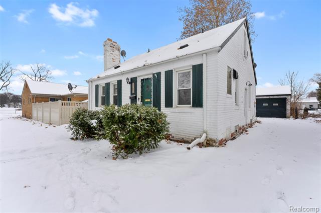 Builiding view one for 23621 Lawrence, Dearborn, MI. 48128