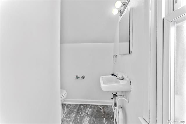 Builiding view seventeen for 23621 Lawrence, Dearborn, MI. 48128