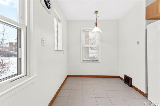 Builiding view six for 23621 Lawrence, Dearborn, MI. 48128