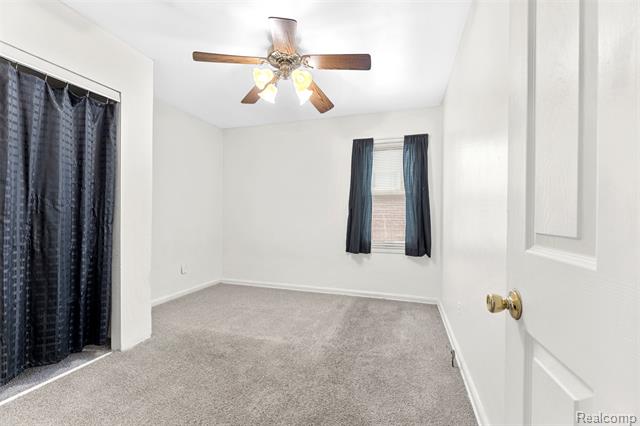 Builiding view ten for 23621 Lawrence, Dearborn, MI. 48128