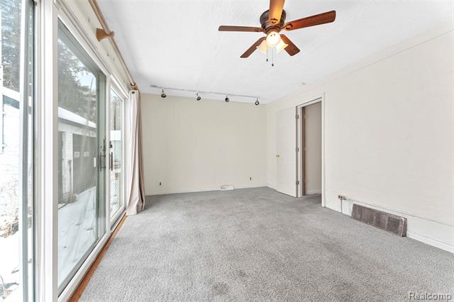 Builiding view thirteen for 23621 Lawrence, Dearborn, MI. 48128