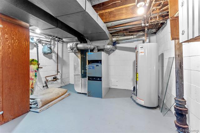 Builiding view twenty one for 23621 Lawrence, Dearborn, MI. 48128