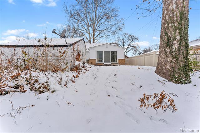 Builiding view twenty two for 23621 Lawrence, Dearborn, MI. 48128