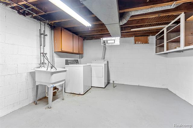 Builiding view twenty for 23621 Lawrence, Dearborn, MI. 48128