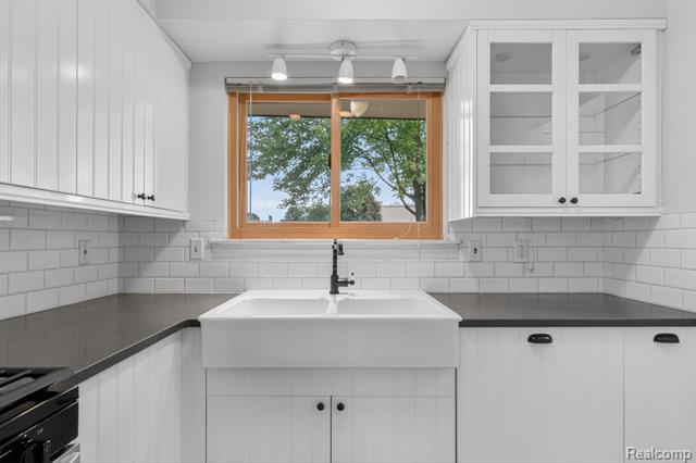Builiding view seven for 33484 Krauter, Westland, MI. 48185