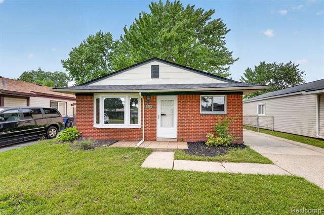 front view for 33484 Krauter, Westland, Mi. 48185