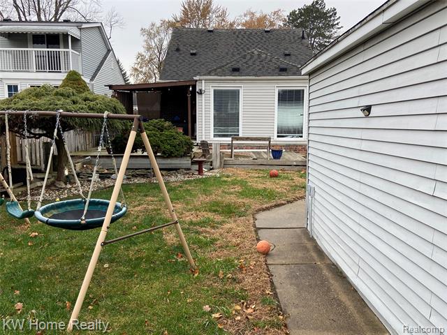 Builiding view four for 1846 N Elizabeth, Dearborn, MI. 48128