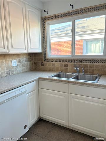 Builiding view forty seven for 251 Helen, Garden City, MI. 48135