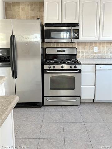 Builiding view ten for 251 Helen, Garden City, MI. 48135