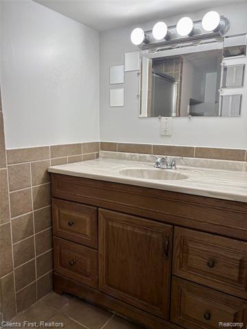 Builiding view twenty five for 251 Helen, Garden City, MI. 48135