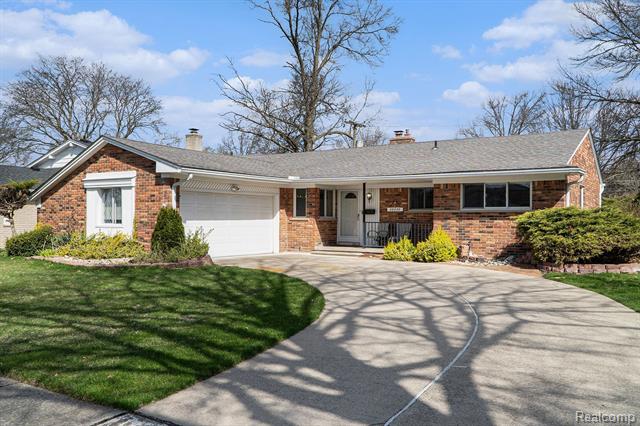 front view for 26030 Shirley Ln, Dearborn Heights, Mi. 48127
