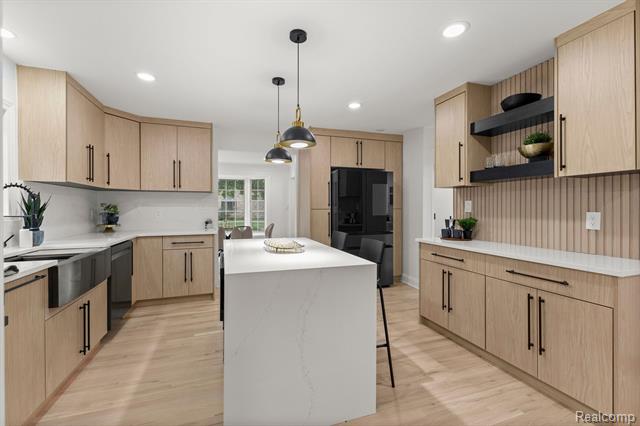 Builiding view eighteen for 21984 Wildwood, Dearborn, MI. 48128