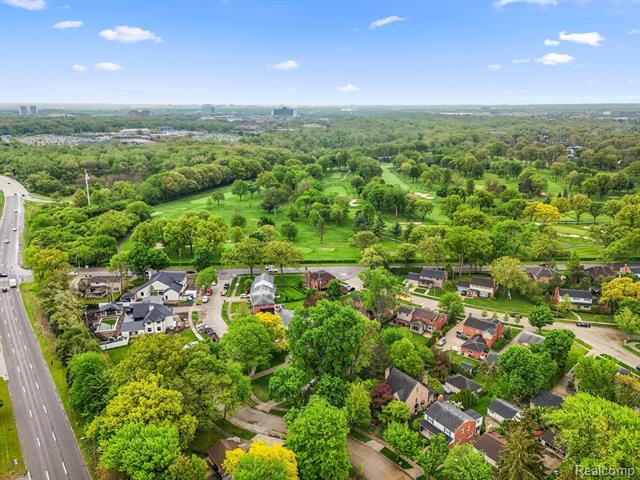 Builiding view fifty four for 21984 Wildwood, Dearborn, MI. 48128