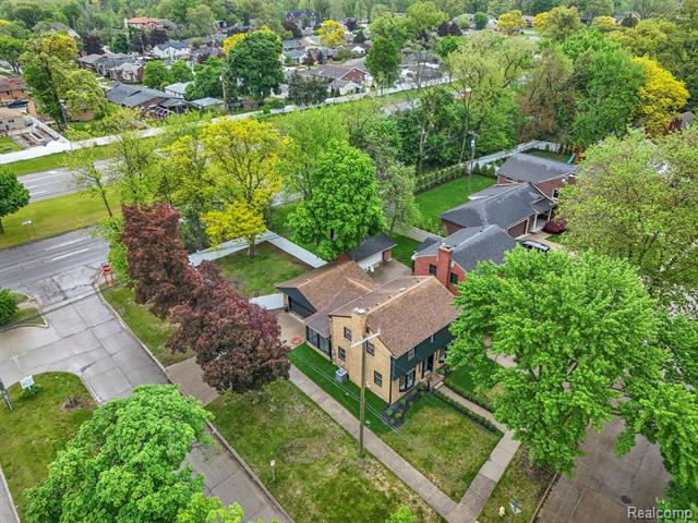 Builiding view fifty one for 21984 Wildwood, Dearborn, MI. 48128