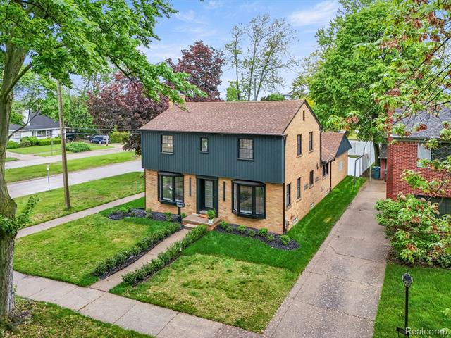 Builiding view fifty three for 21984 Wildwood, Dearborn, MI. 48128