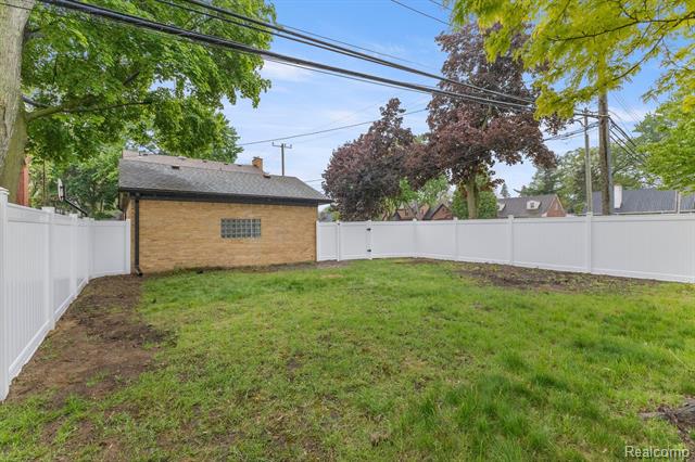 Builiding view forty five for 21984 Wildwood, Dearborn, MI. 48128