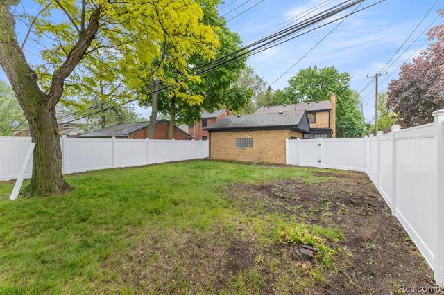 Builiding view forty four for 21984 Wildwood, Dearborn, MI. 48128