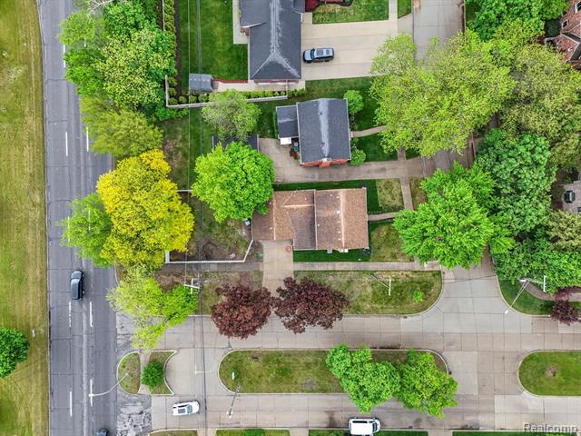 Builiding view forty nine for 21984 Wildwood, Dearborn, MI. 48128