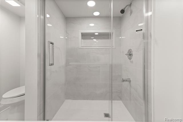 Builiding view forty one for 21984 Wildwood, Dearborn, MI. 48128