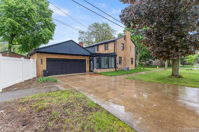 Builiding view forty seven for 21984 Wildwood, Dearborn, MI. 48128