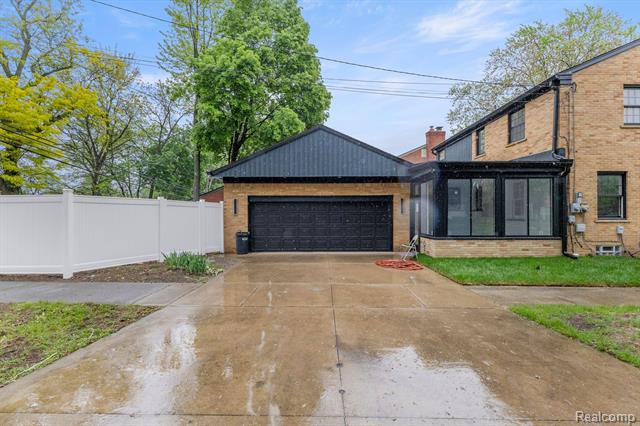 Builiding view forty six for 21984 Wildwood, Dearborn, MI. 48128