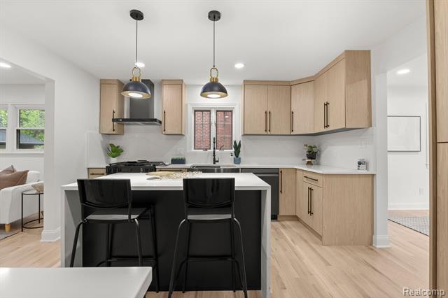 Builiding view forty two for 21984 Wildwood, Dearborn, MI. 48128