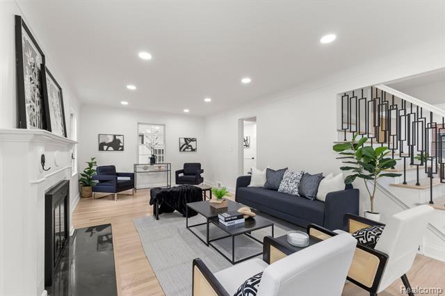 Builiding view seven for 21984 Wildwood, Dearborn, MI. 48128