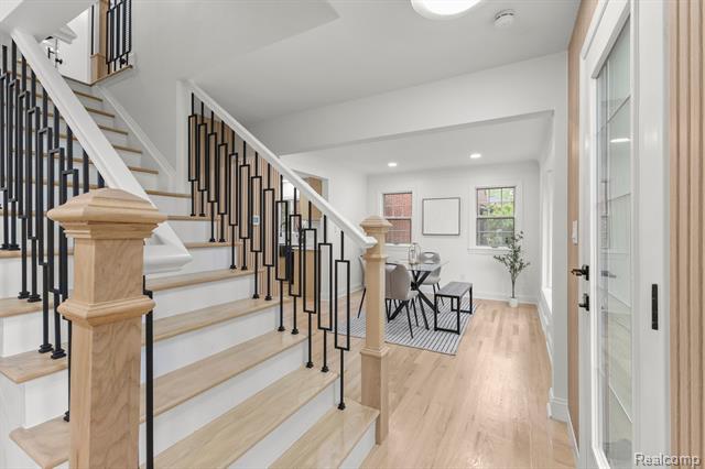 Builiding view ten for 21984 Wildwood, Dearborn, MI. 48128