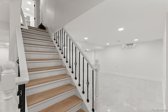 Builiding view thirty eight for 21984 Wildwood, Dearborn, MI. 48128