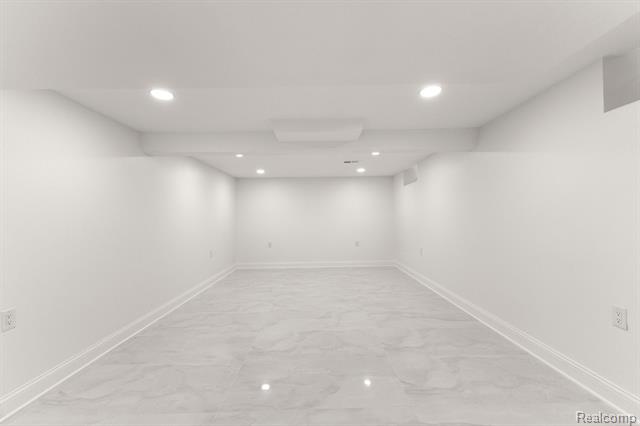 Builiding view thirty five for 21984 Wildwood, Dearborn, MI. 48128