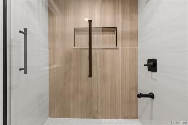 Builiding view thirty for 21984 Wildwood, Dearborn, MI. 48128