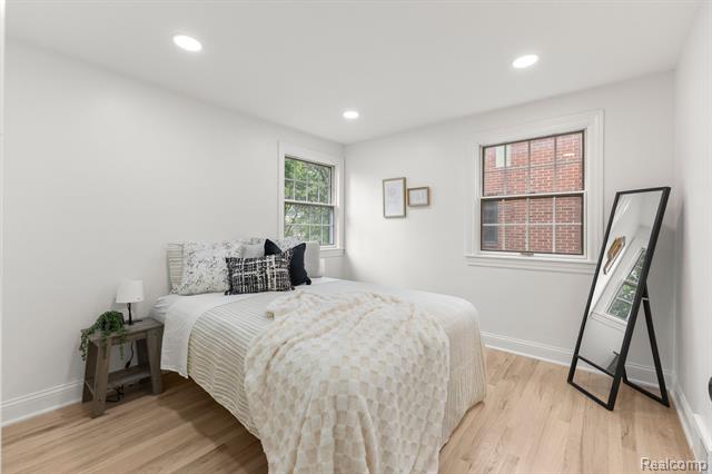 Builiding view twenty eight for 21984 Wildwood, Dearborn, MI. 48128