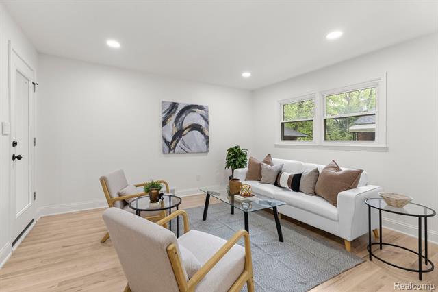 Builiding view twenty for 21984 Wildwood, Dearborn, MI. 48128