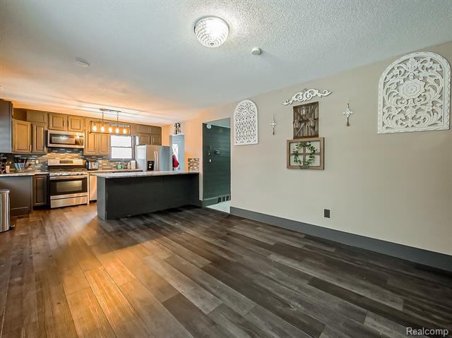 Builiding view four for 6087 N Parent, Westland, MI. 48185