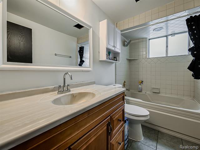 Builiding view nine for 6087 N Parent, Westland, MI. 48185