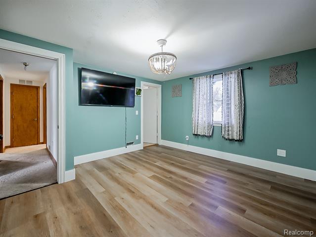 Builiding view nineteen for 6087 N Parent, Westland, MI. 48185