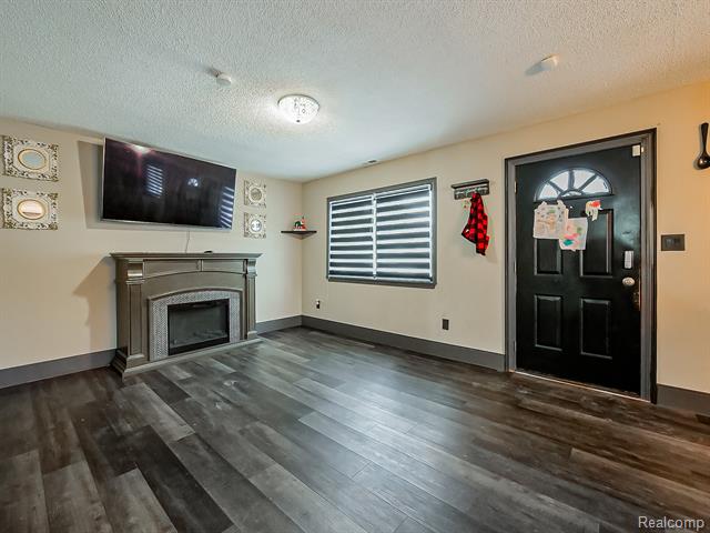 Builiding view one for 6087 N Parent, Westland, MI. 48185