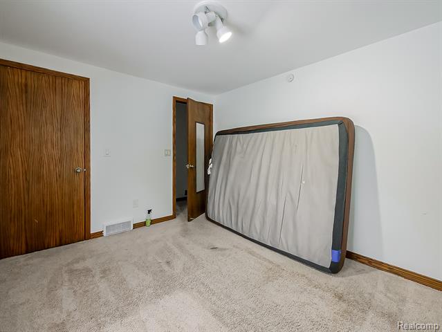 Builiding view sixteen for 6087 N Parent, Westland, MI. 48185