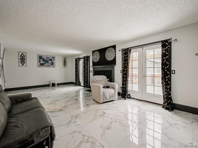 Builiding view ten for 6087 N Parent, Westland, MI. 48185