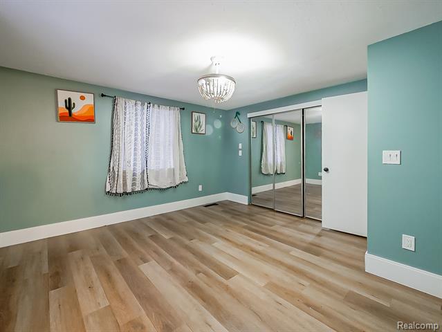 Builiding view twenty one for 6087 N Parent, Westland, MI. 48185