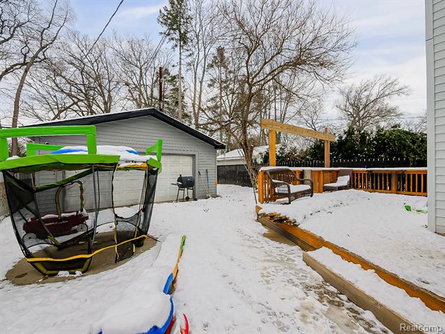 Builiding view twenty six for 6087 N Parent, Westland, MI. 48185